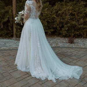 Willowby by Watters ‘Rhapsody’. Colour is Bloom. A-line tulle gown.